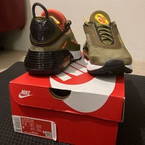 “Olive Flak” Nike